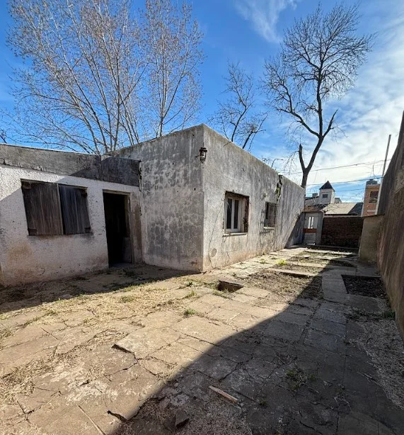 VENTA - ESQUINA BRANDSEN Y AVELLANEDA