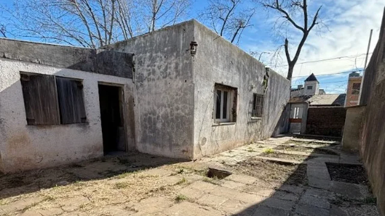 VENTA - ESQUINA BRANDSEN Y AVELLANEDA
