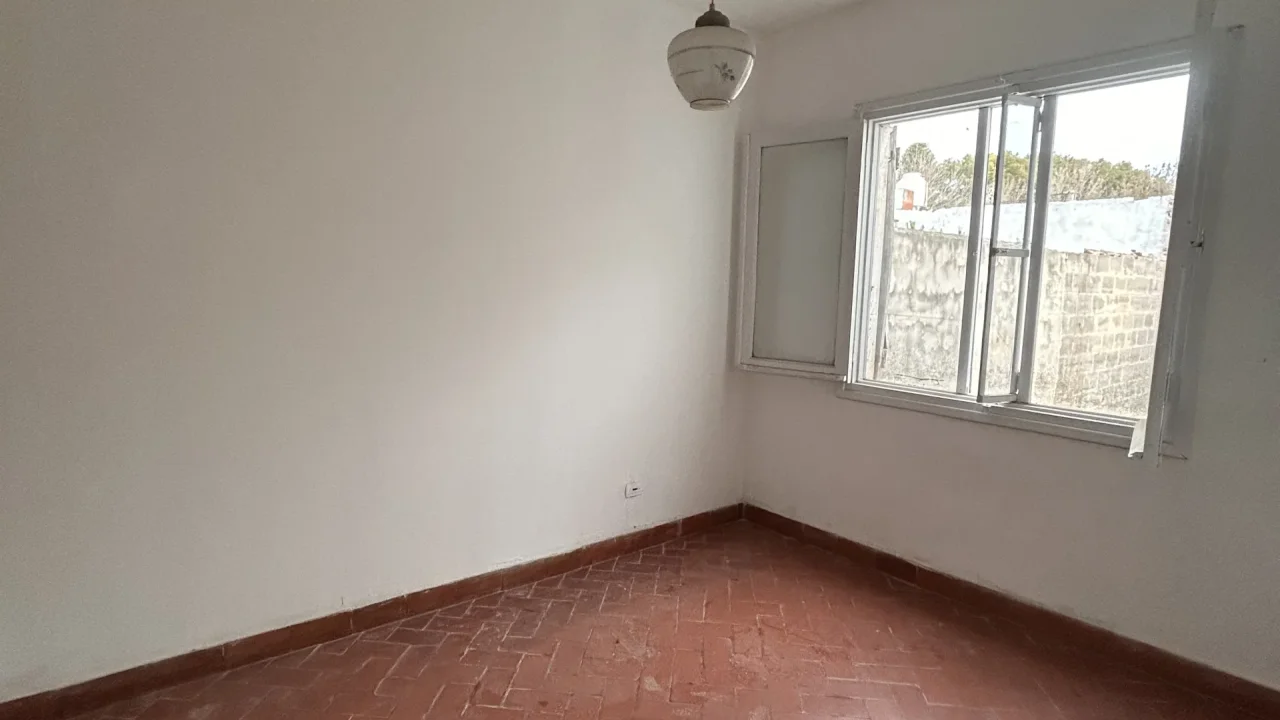 Casa Con Patio . Jardin .Parrilla.