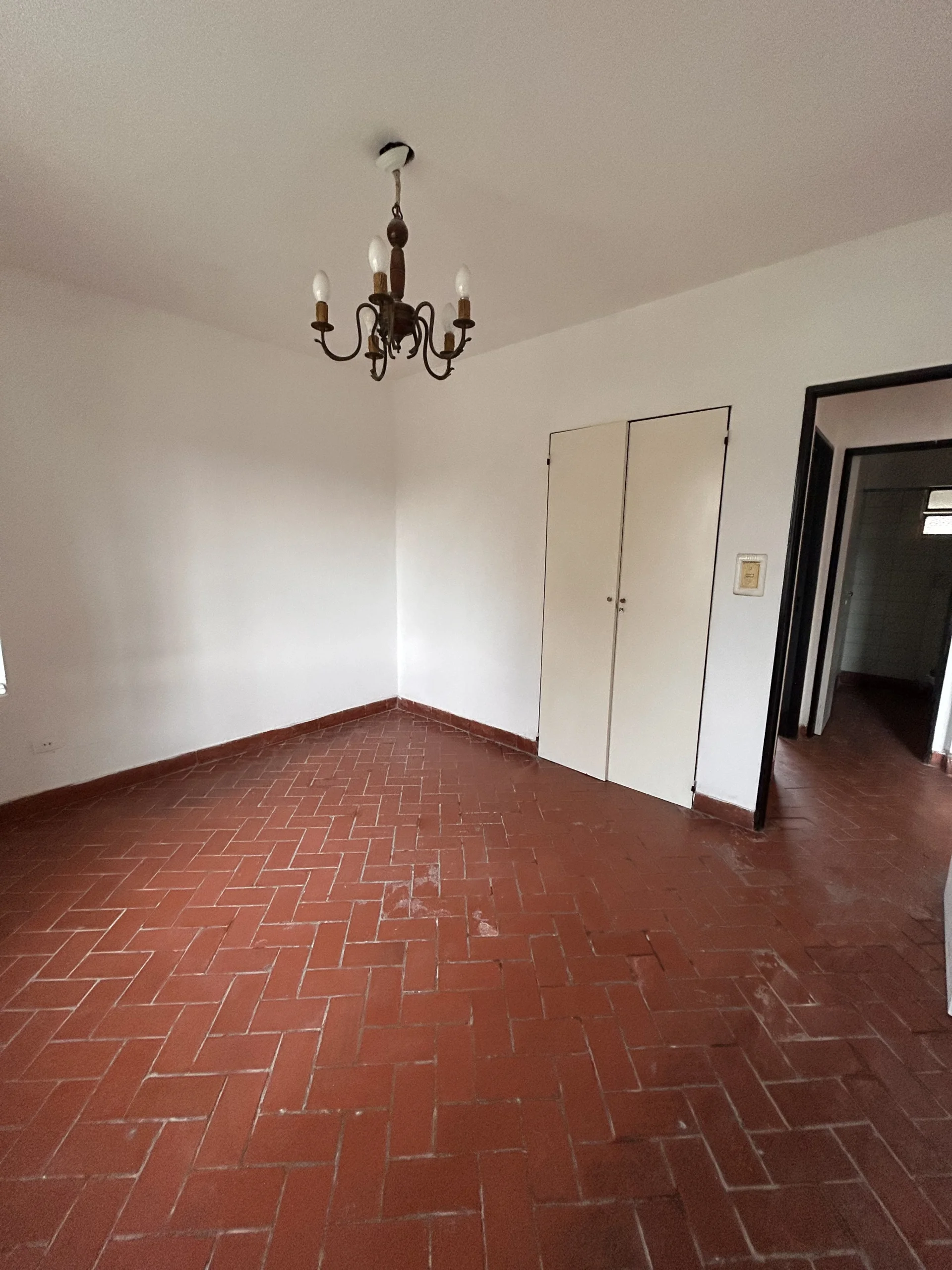 Casa Con Patio . Jardin .Parrilla.