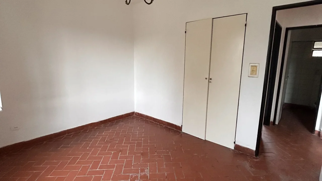 Casa Con Patio . Jardin .Parrilla.