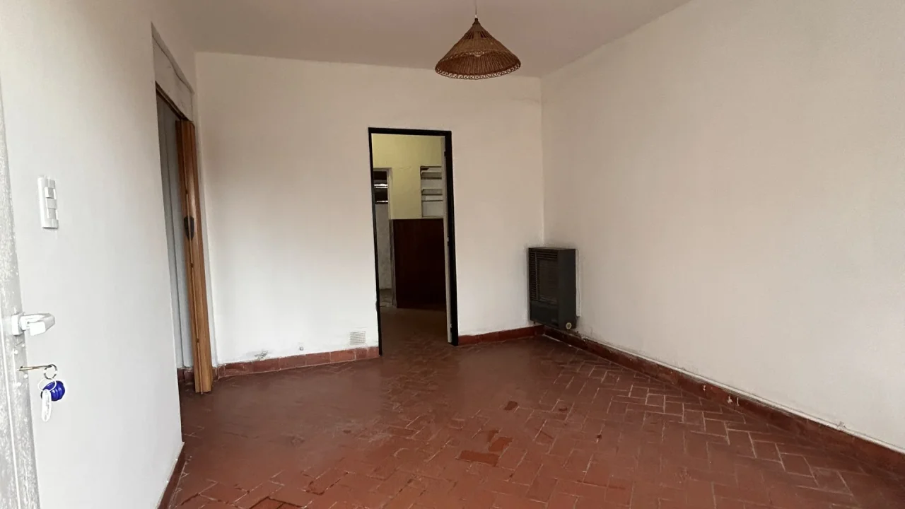 Casa Con Patio . Jardin .Parrilla.