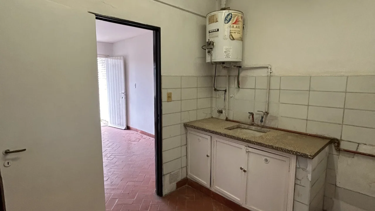 Casa Con Patio . Jardin .Parrilla.